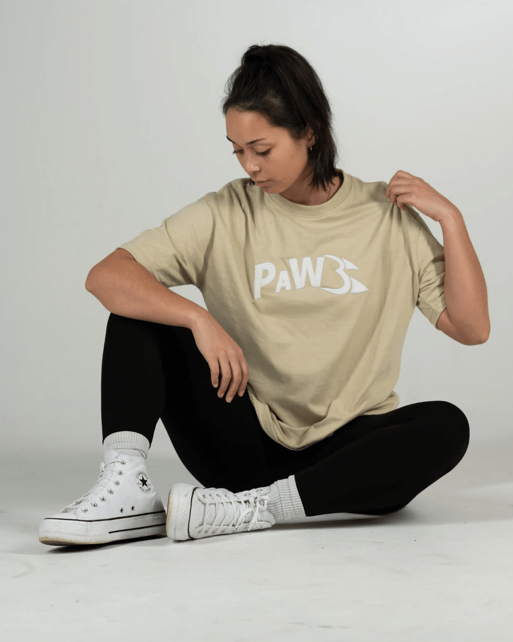 PAW Fightwear Oversize Shirt für Damen in Beige – Unisex T-Shirt mit PAW Logo