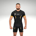 PAW MMA Rashguard für Herren in Schwarz und Gold – Vorderansicht des Compression Shirts für MMA und Kampfsport
