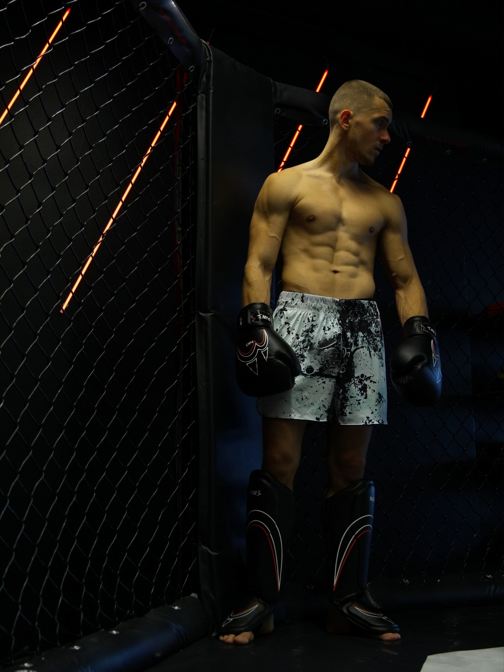 PAW CORE BLACK Set beim Muay Thai und Kickboxen Training