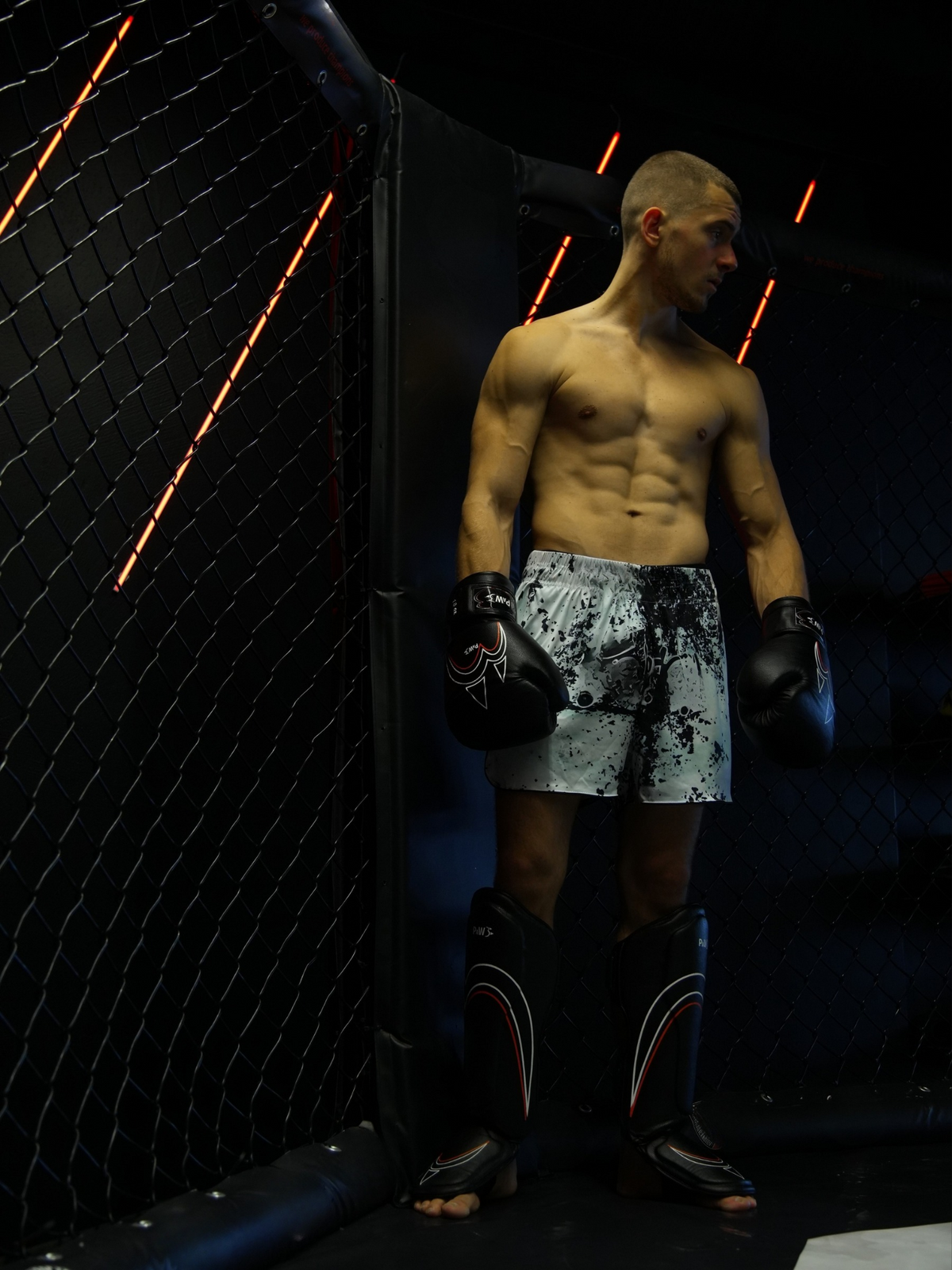 PAW CORE BLACK Set beim Muay Thai und Kickboxen Training