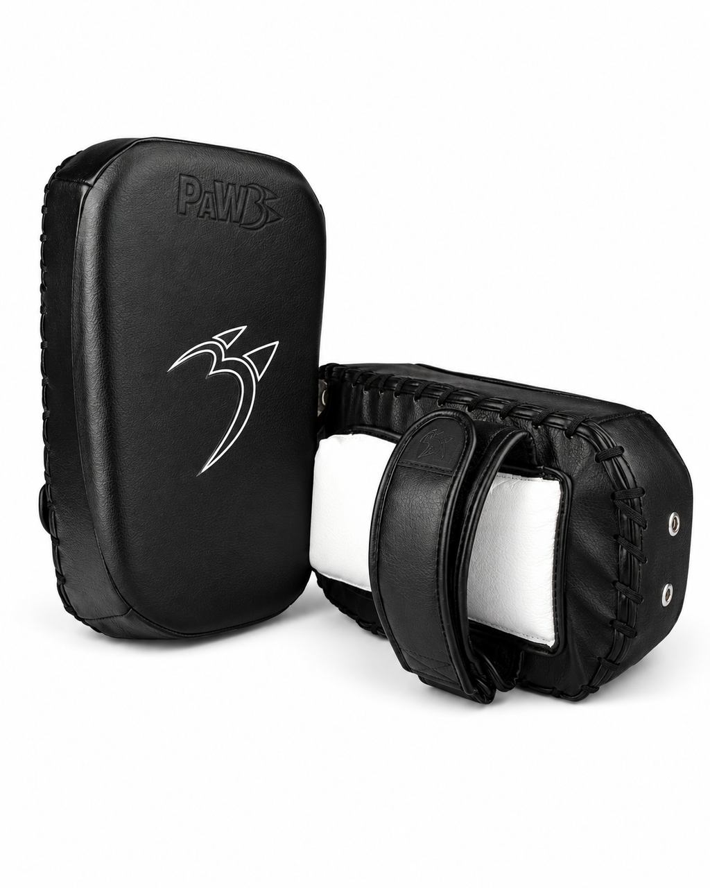 Schwarze PAW PBS-Crush Muay Thai Pads in Vorder- und Rückansicht mit PAW Logo, gepolsterten Handgriffen und verstellbaren Halteschlaufen.