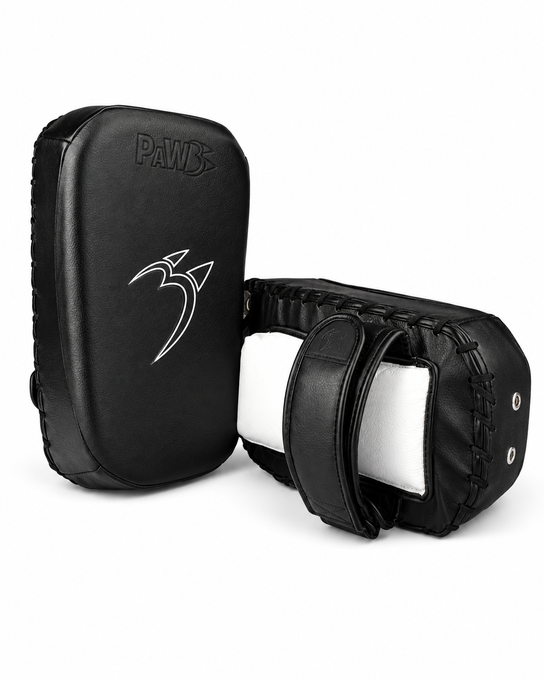 Schwarze PAW PBS-Crush Muay Thai Pads in Vorder- und Rückansicht mit PAW Logo, gepolsterten Handgriffen und verstellbaren Halteschlaufen.