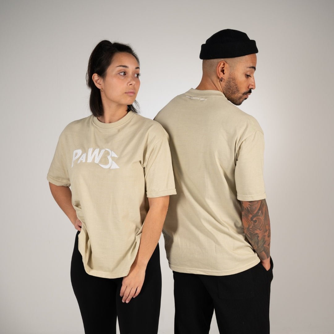 PAW Fightwear Oversize Shirt in Beige für Damen und Herren – Unisex T-Shirt in Vorder- und Rückansicht