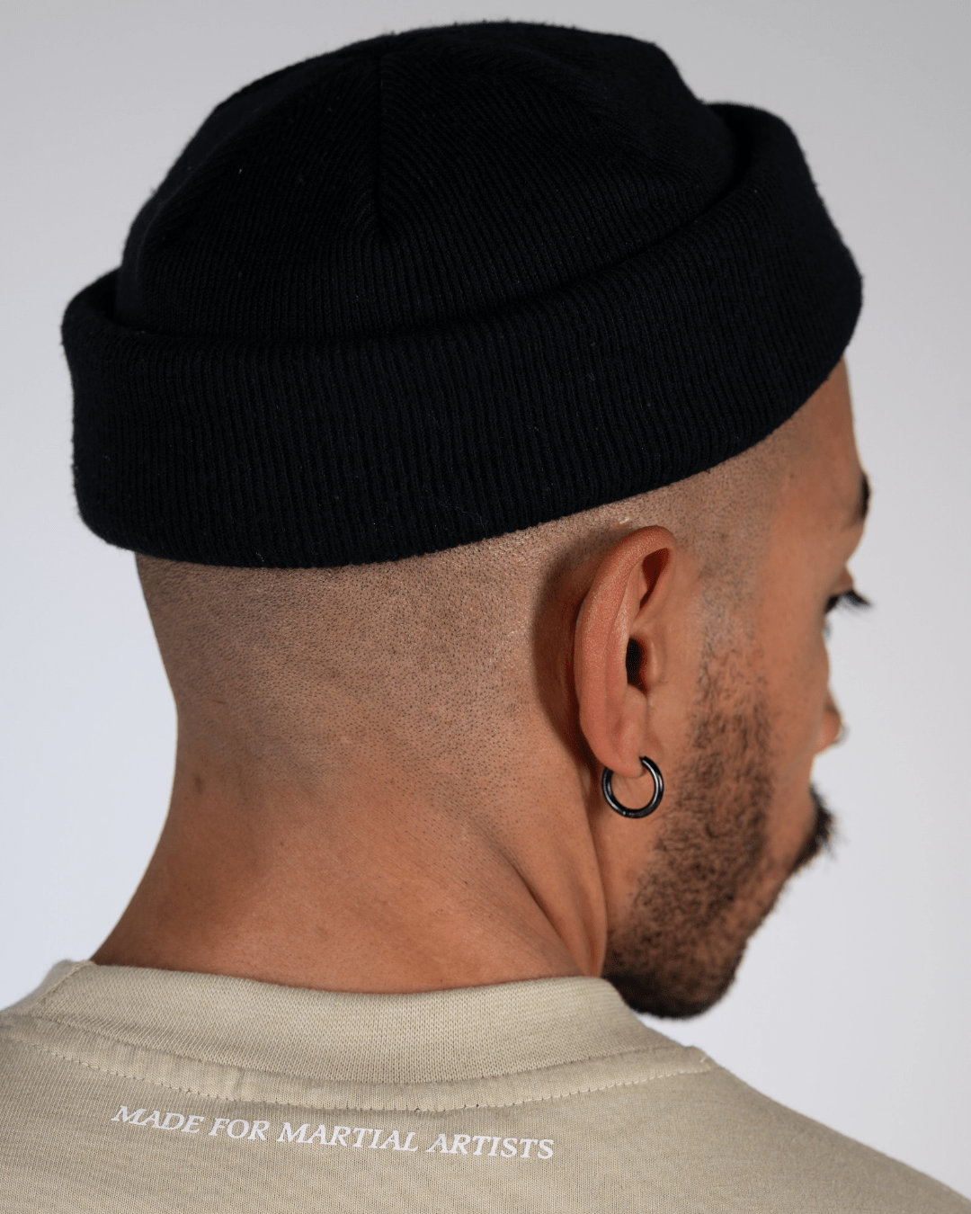PAW Fightwear Oversize Shirt in Beige – Detailansicht von Nackenbereich und Kragen