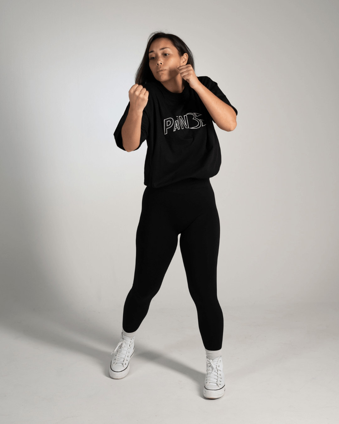 PAW Fightwear Oversize Shirt für Damen in Schwarz – Unisex T-Shirt beim Boxtraining mit gesticktem PAW Logo