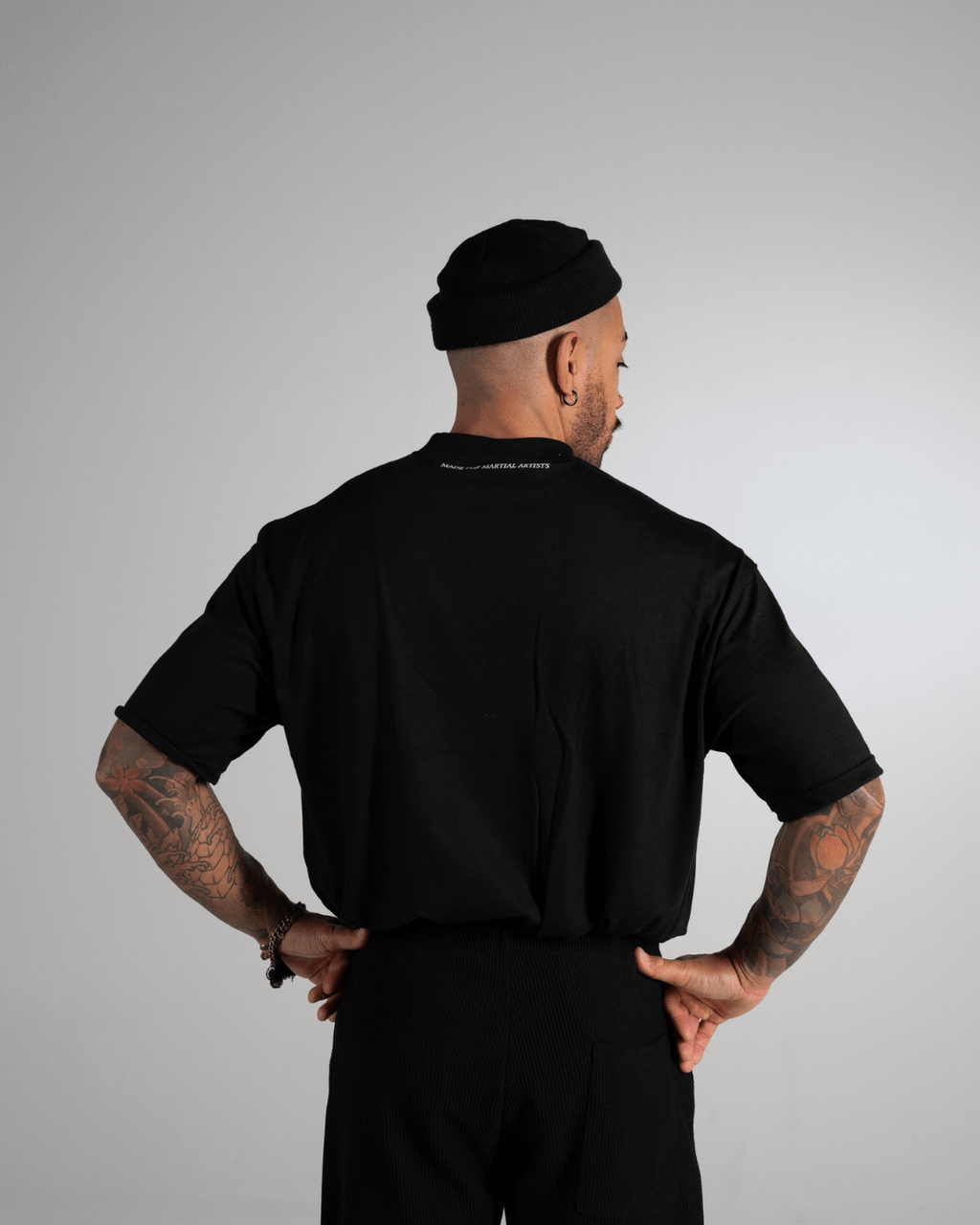 PAW Fightwear Oversize Shirt für Herren in Schwarz – Rückansicht des Unisex T-Shirts mit Nackendetail