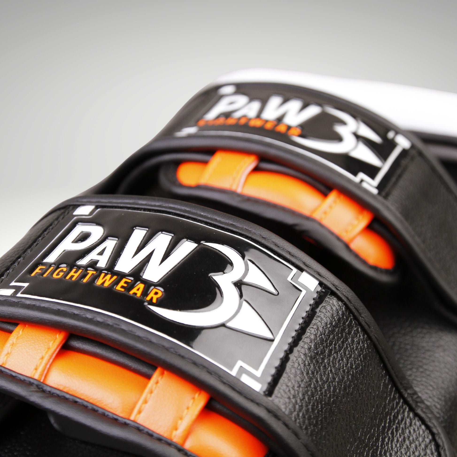PAW FIRESTORM MUAY THAI ECHTLEDER KICK PADS - PaW Fightwear